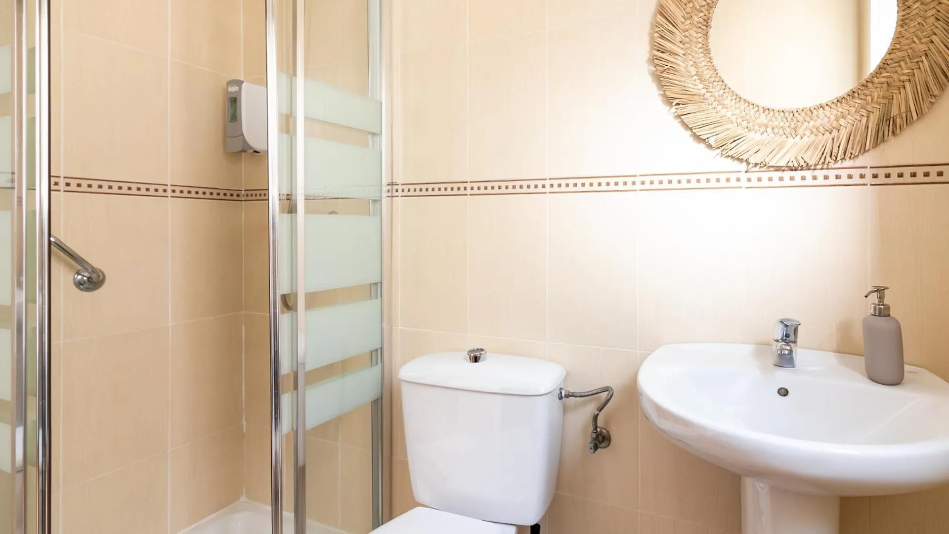 Malaga Center Flat. City Center Train Station Apartment